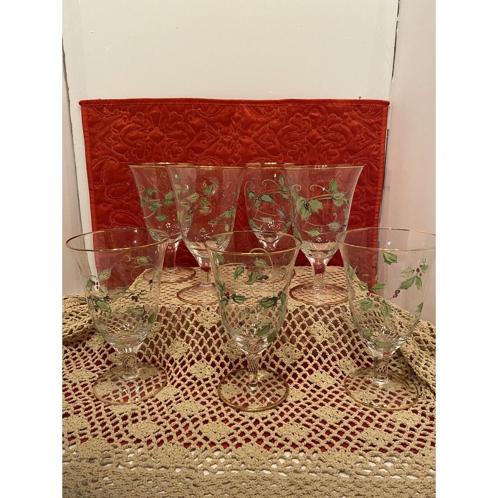 Set Of 7 HAND PAINTED Gold Rimmed Crystal Glasses‎ Christmas Holiday Holly